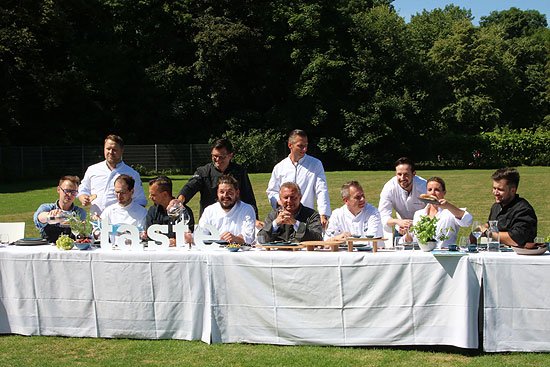 Von links nach rechts, sitzend: Holger Stromberg, Christoph Mezger, Bernd Arold, Matthias Barthelmes, Michael Fell, Michael Hüsken, Andrea Schirmaier-Huber, Dominik Käppeler. Stehend: Anton Schmaus, Achim Hack, Maximilian Moser und Anton Pozeg) (©FoFoto. Martin Schmitz)